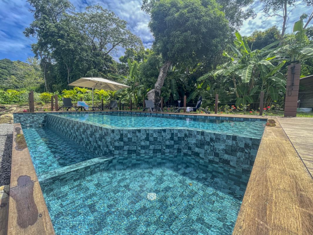 7. Location villa piscine proche plage Deshaies Guadeloupe_Piscine